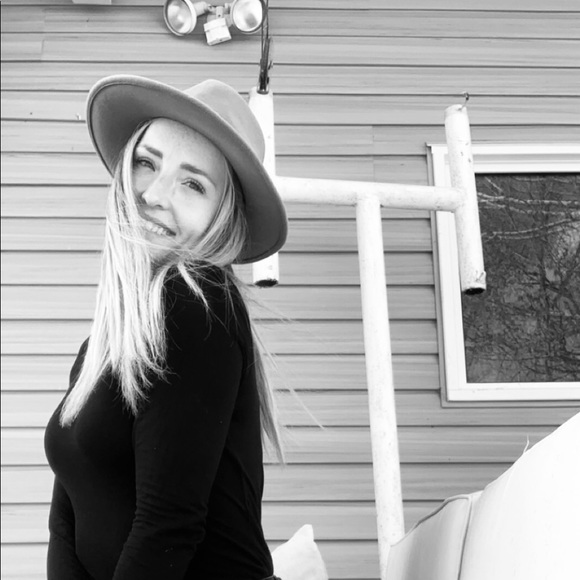 Meet your Posher, Ashlee - Picture 1 of 1